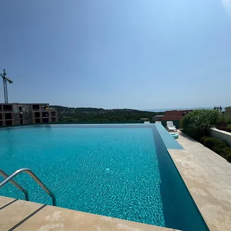 The Portal Infinity Pool And Barbecue *