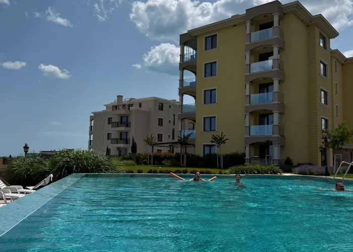 The Portal Infinity Pool And Barbecue Apartment *