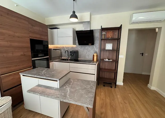 The Portal Infinity Pool And Barbecue Apartment Warna